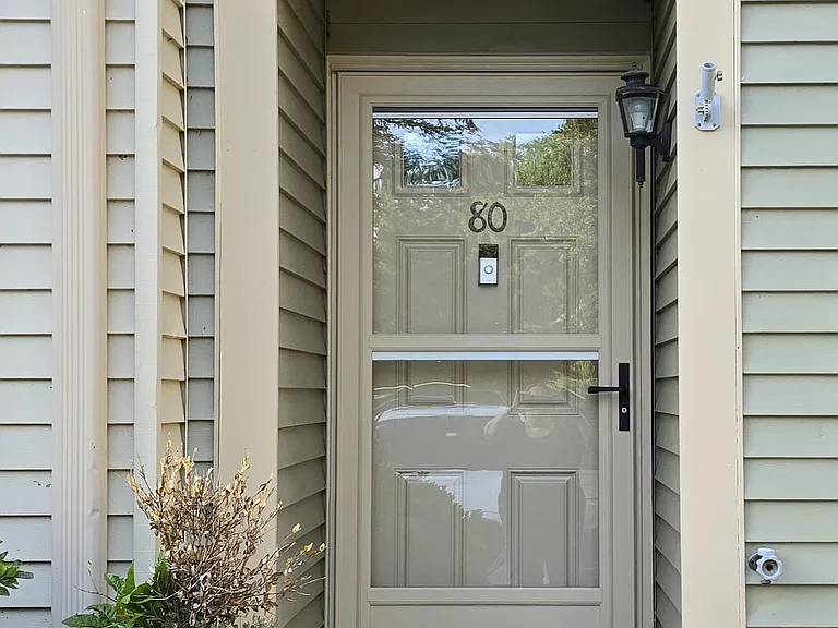 80 Bradford Ct — Photo 2