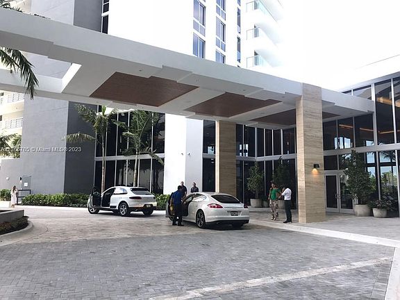 2nd image of 16385 Biscayne Blvd Unit 1504
