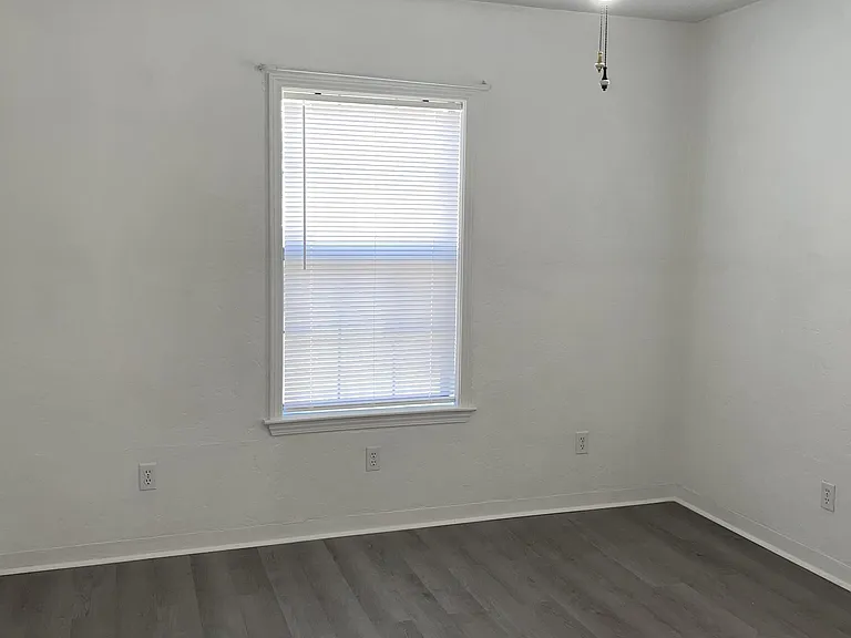 122 Brandon Ave — Photo 3