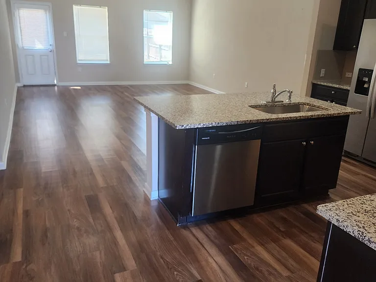 617 Donegal Ln — Photo 11