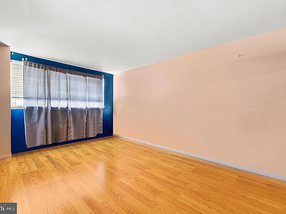3rd image of 1213 W Jefferson St