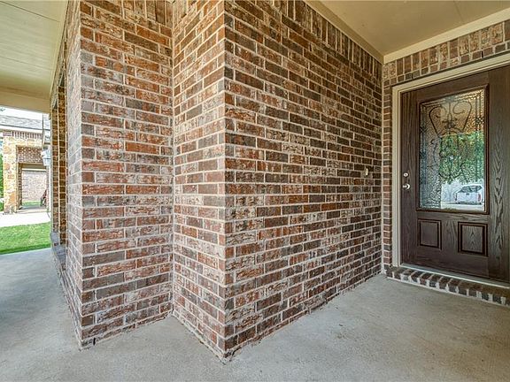 4th image of 1117 Lake Hollow Dr