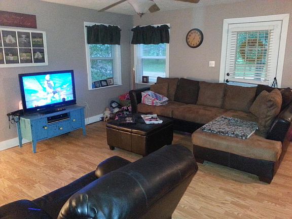 2nd image of 915 Forest Ln
