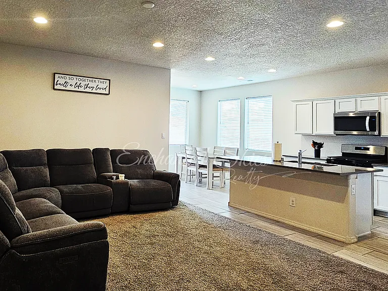 1043 Vallecito Loop NW — Photo 5