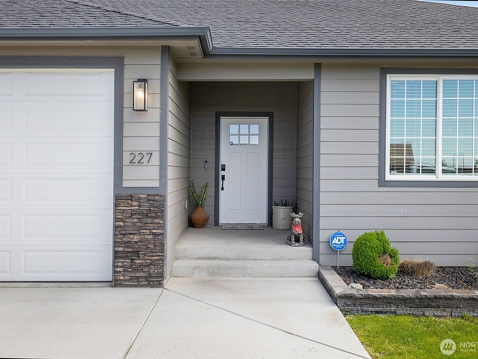 227 N Crestview Drive, Moses Lake, WA 98837 | Zillow