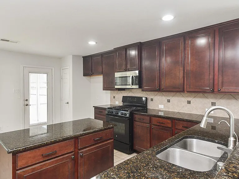 18302 Mable Pond Ln — Photo 12