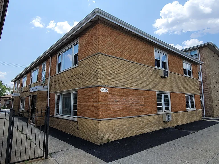 5835 W 63rd St — Photo 18