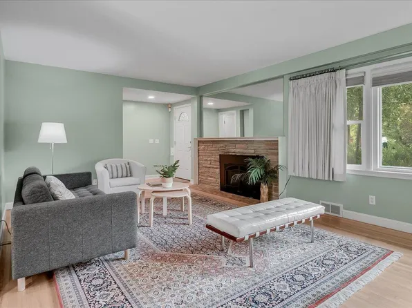 4512 Chatelain Ter, Golden Valley, MN 55422