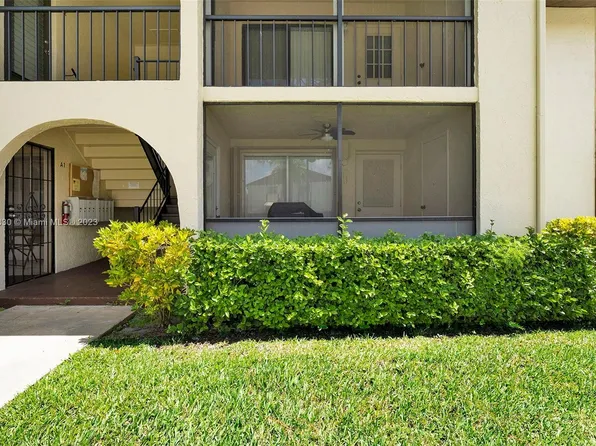 5861 La Paseos Dr APT D-1, Greenacres, FL 33463