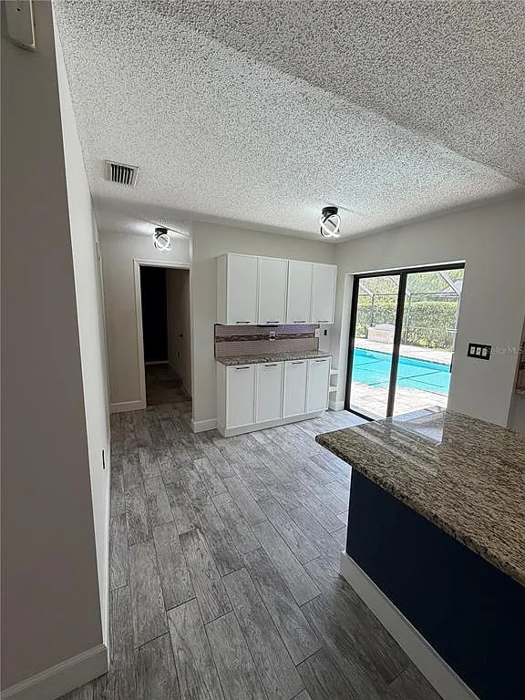 3 bed, 2.5 bath, 1988 sqft, $3,800 — Photo 4