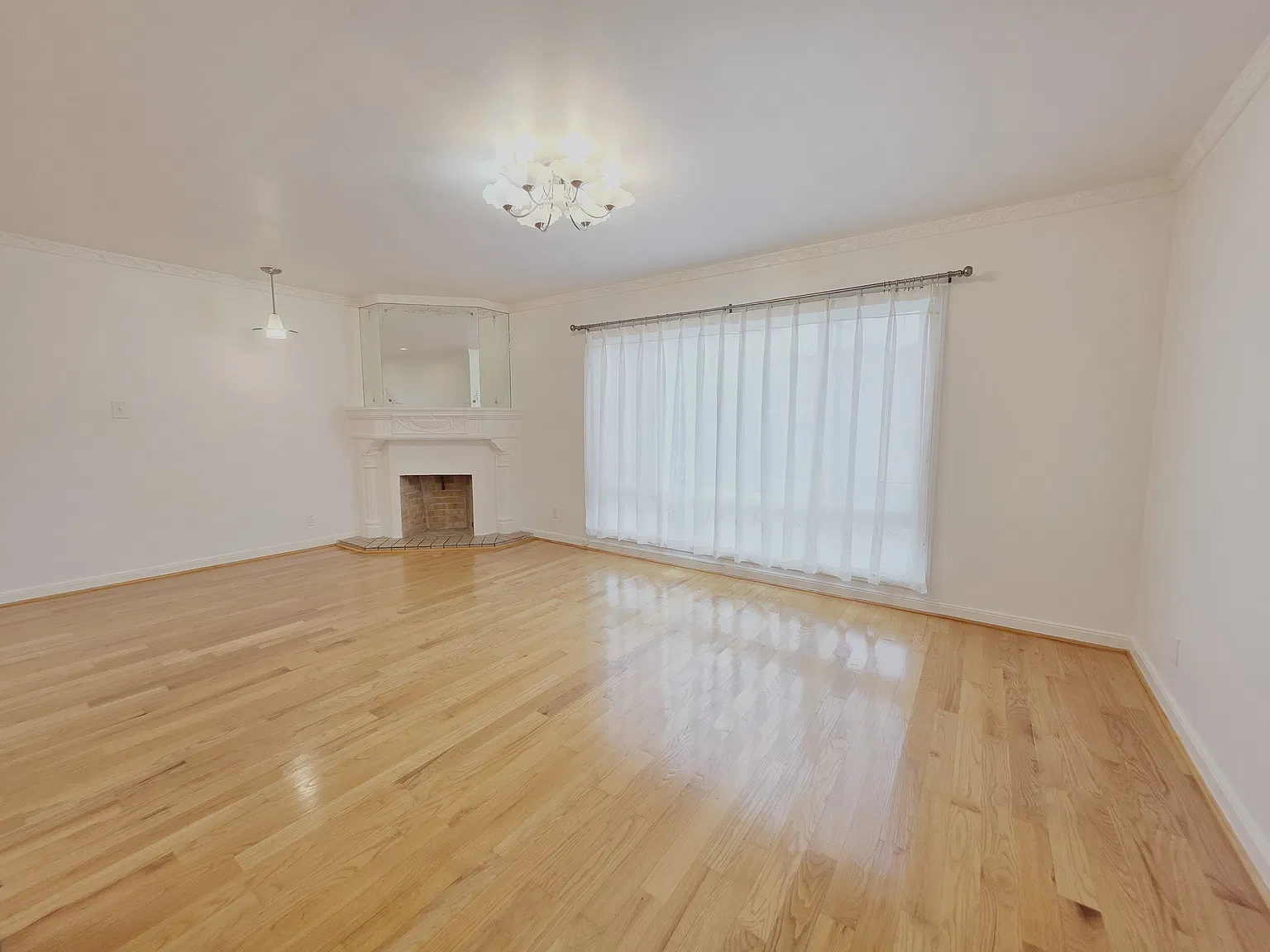 2 bed, 1.5 bath, 1000 sqft, $3,875 — Photo 1