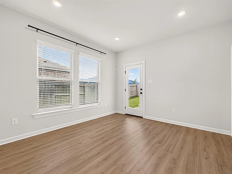 10726 Sky Creek Ln — Photo 23