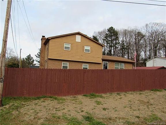 4th image of 4621 Balsam Ct