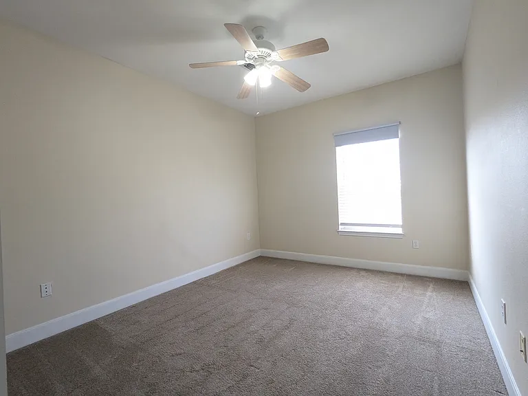 11624 Tomahawk Creek Pkwy #F — Photo 9
