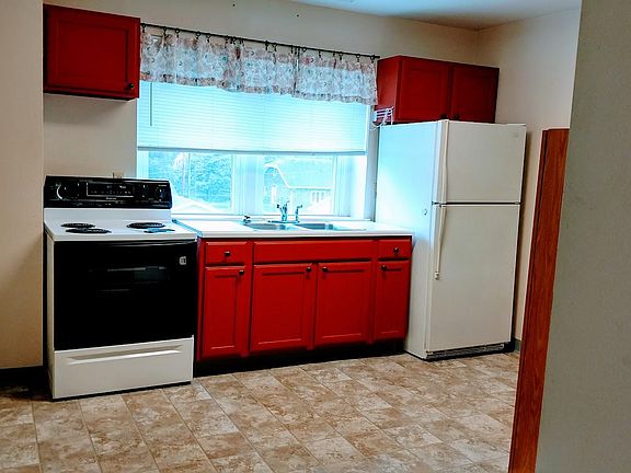 3rd image of 527 Monona St APT 203