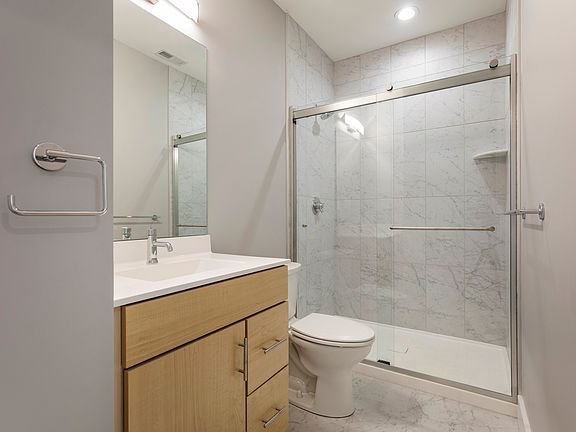 5th image of 534 Lilly Ave #1