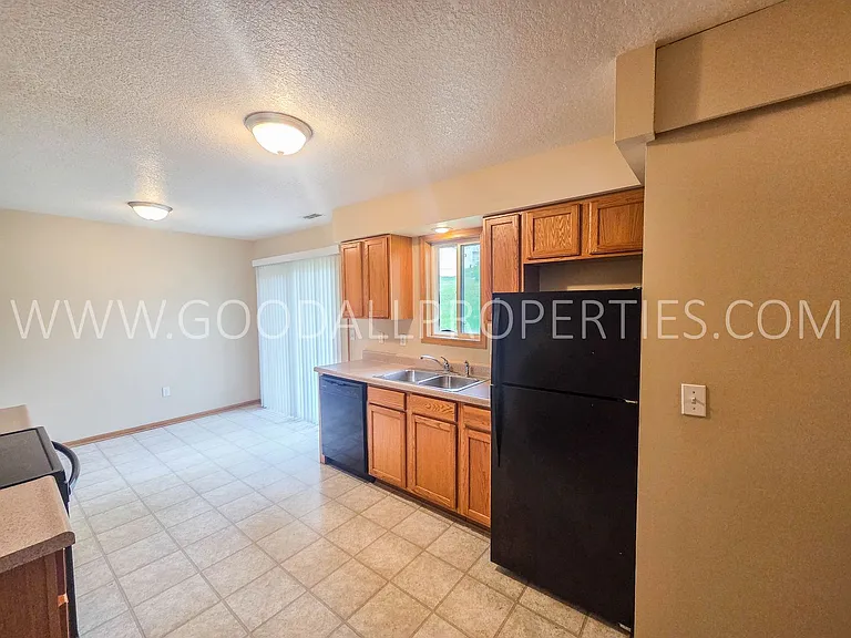 409 S Hazel St — Photo 9