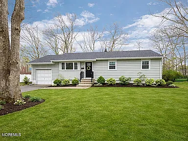 19 Princeton Dr — Photo 2