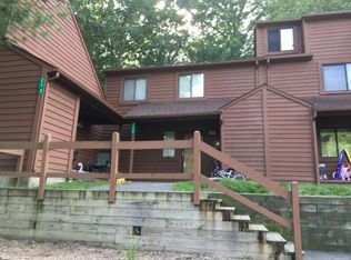 220 Sterling Ct, Bushkill, PA 18324