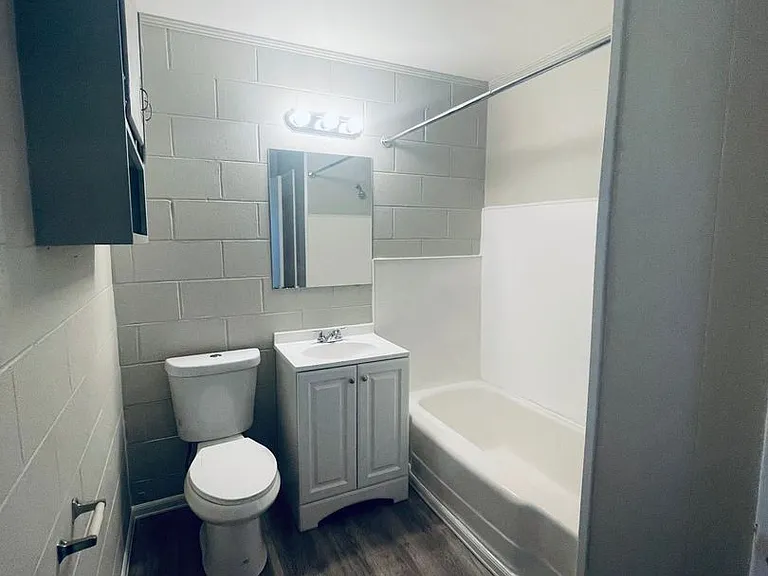 Studio Apartment Near Downtown Lewisburg MoveIn Special Available — Photo 9