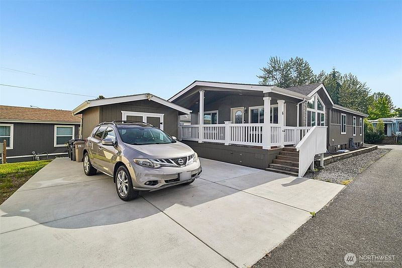 2nd image of 14322 Admiralty Way #6