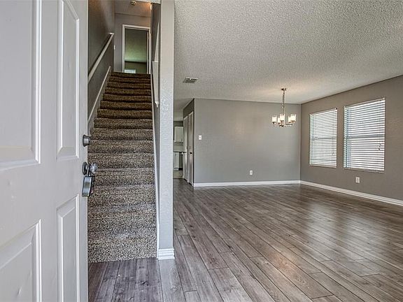 3rd image of 2353 Live Oak Dr