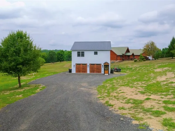 360 Sunset Dr, Bangor, PA 18013