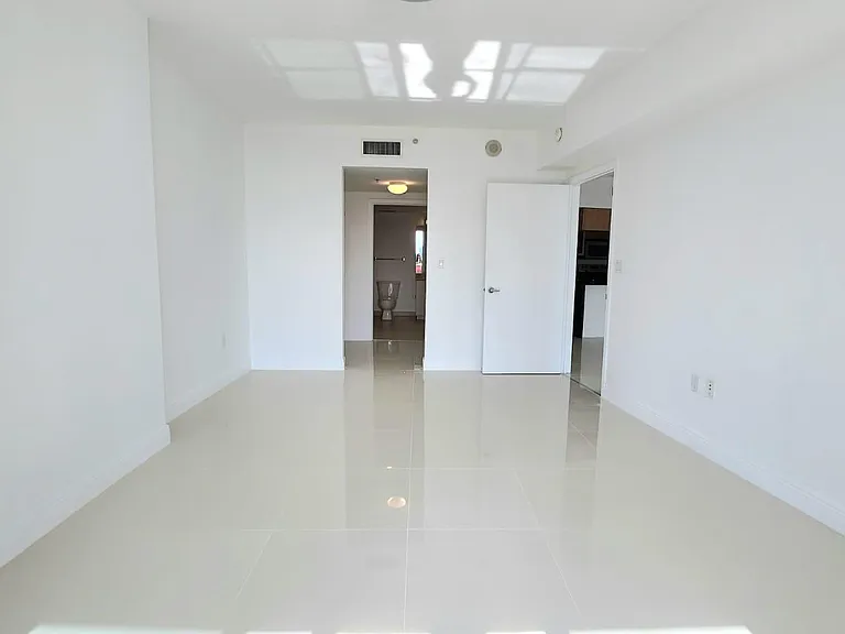 1750 N Bayshore Dr #2010 — Photo 16