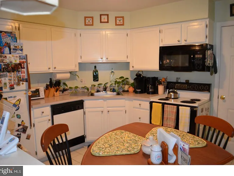 302 Doral Dr — Photo 8