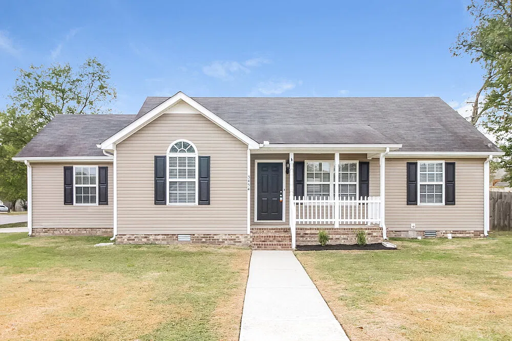 3 bed, 2.0 bath, 1185 sqft, $2,180 — Photo 1