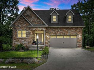 117 Crooked Stick Ln, Hazle Township, PA 18202