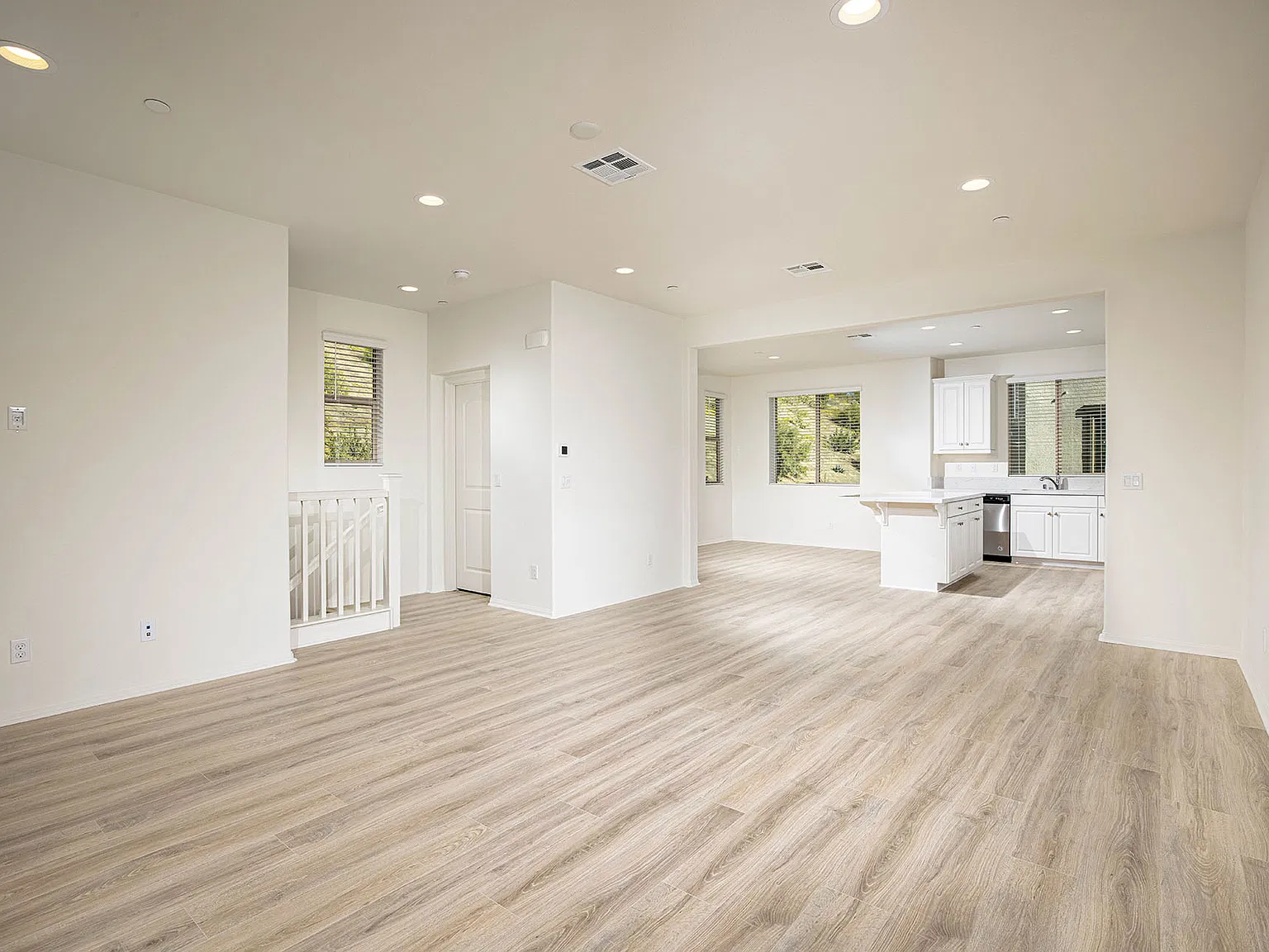 4 bed, 3.5 bath, 1856 sqft, $3,695 — Photo 3