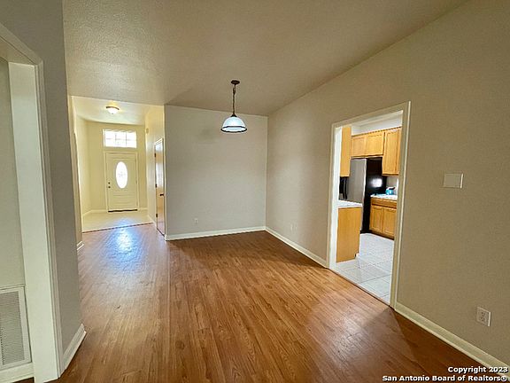 4th image of 323 BONNER BLVD