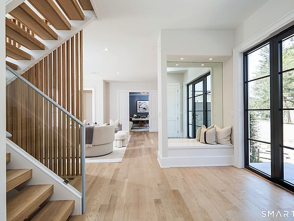 3rd image of 11 Wake Robin Road