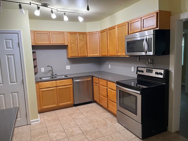5047 Butler St — Photo 2