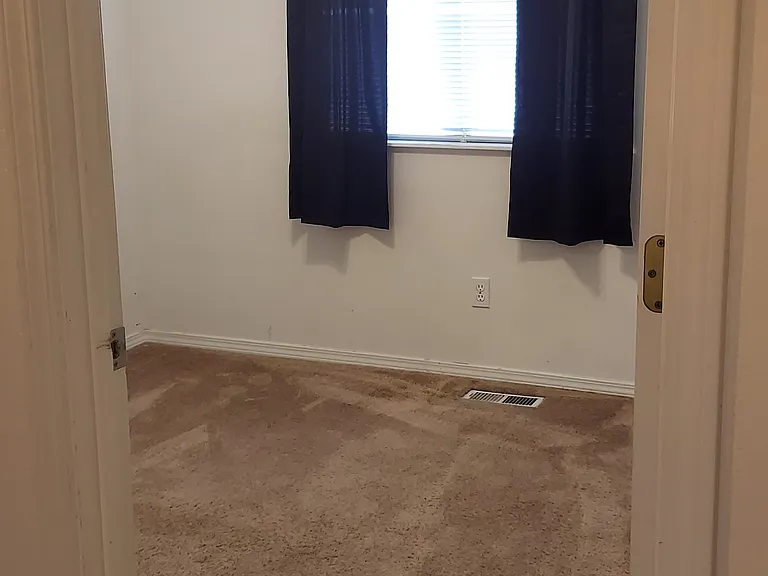 10916 W Glen Ellyn St — Photo 2