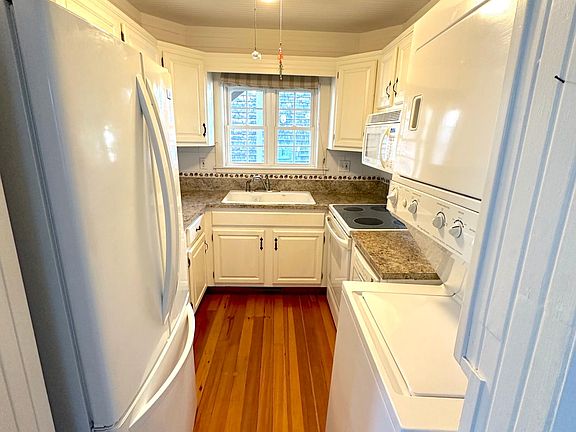 4th image of 119 E Grand Ave #101