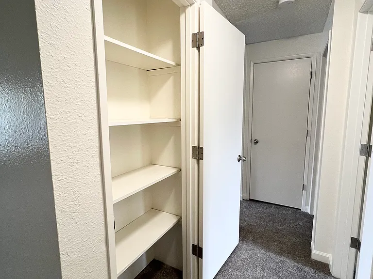 Sunset Ridge Apartments — Photo 8