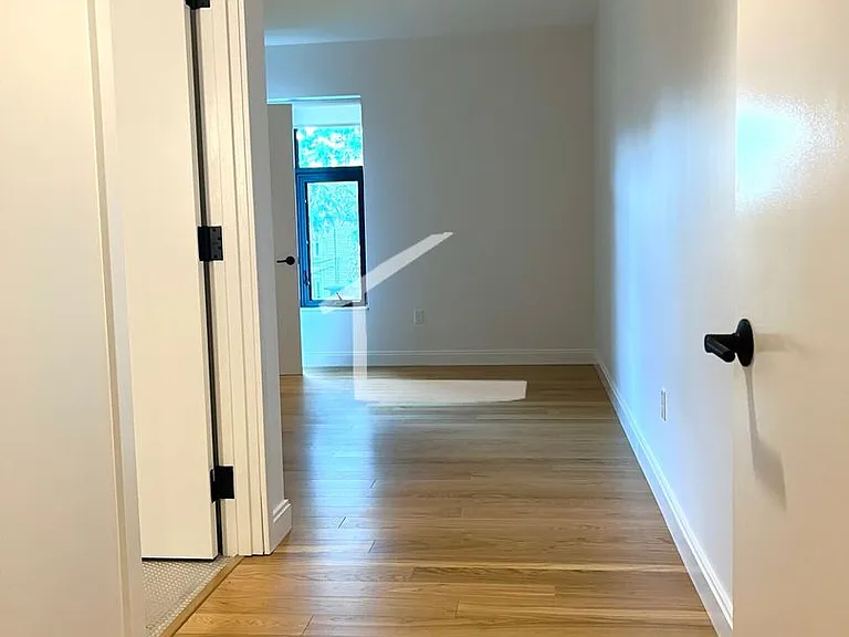 81 Gardner St #D2 — Photo 6