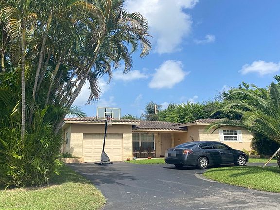 3rd image of 6741 SW 11th St