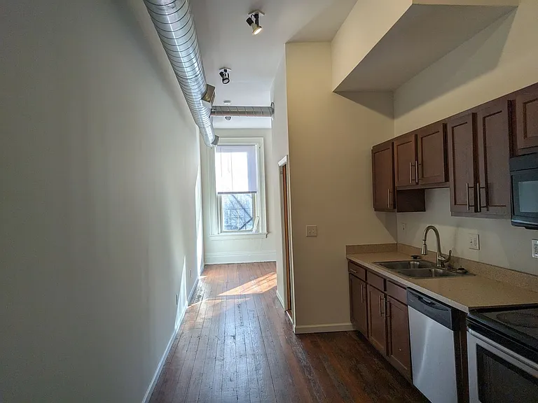 1309-11 Main St — Photo 5