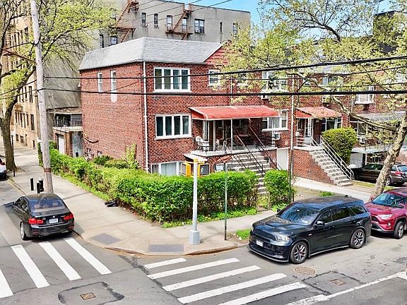 2nd image of 3001 Bronxwood Avenue