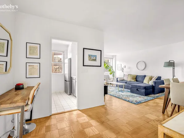 211 East 53rd Street image 5 of 11