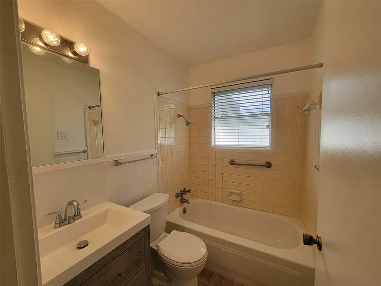 5806 Nassau Dr #B — Photo 9