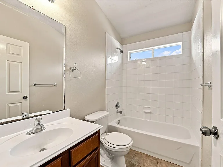 16726 Vivian Point Ln — Photo 31