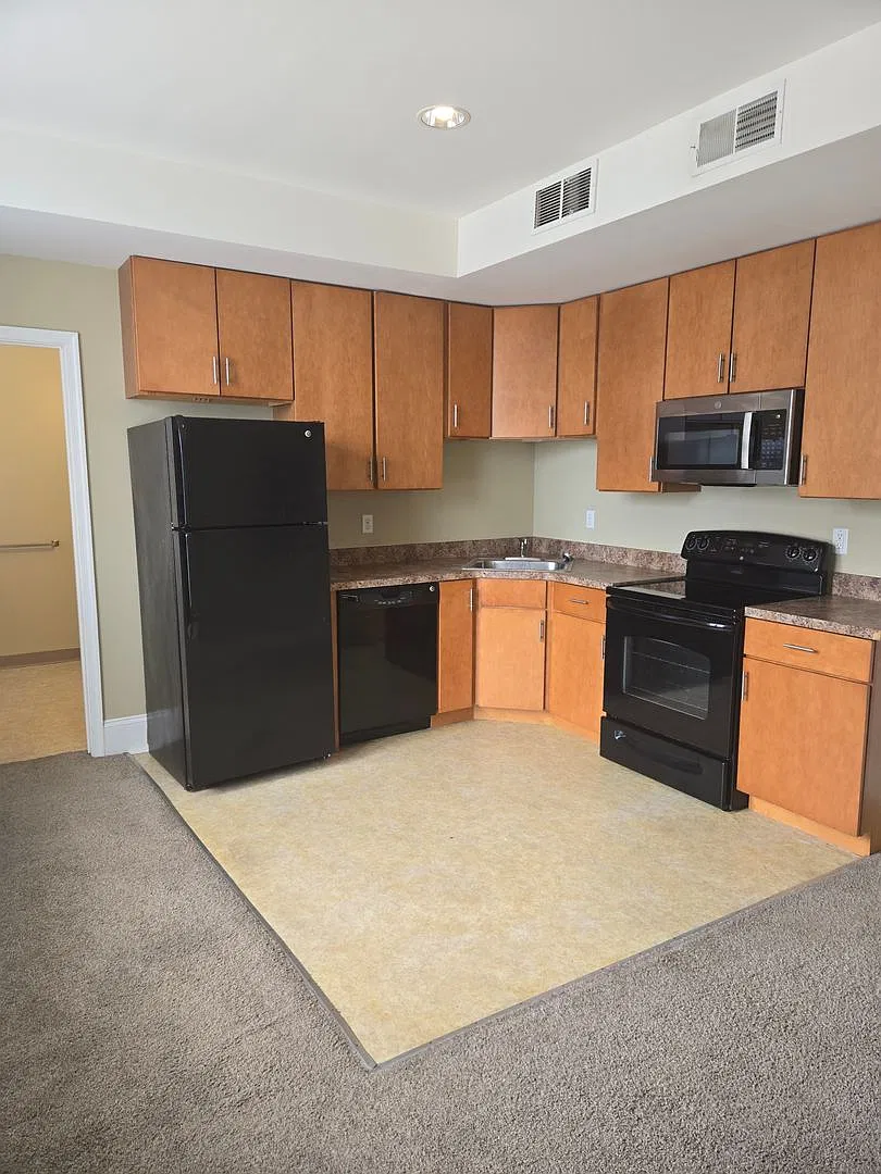 Market View Place - Downtown Living + $100/Month Parking Credit for 12 Months — Photo 2