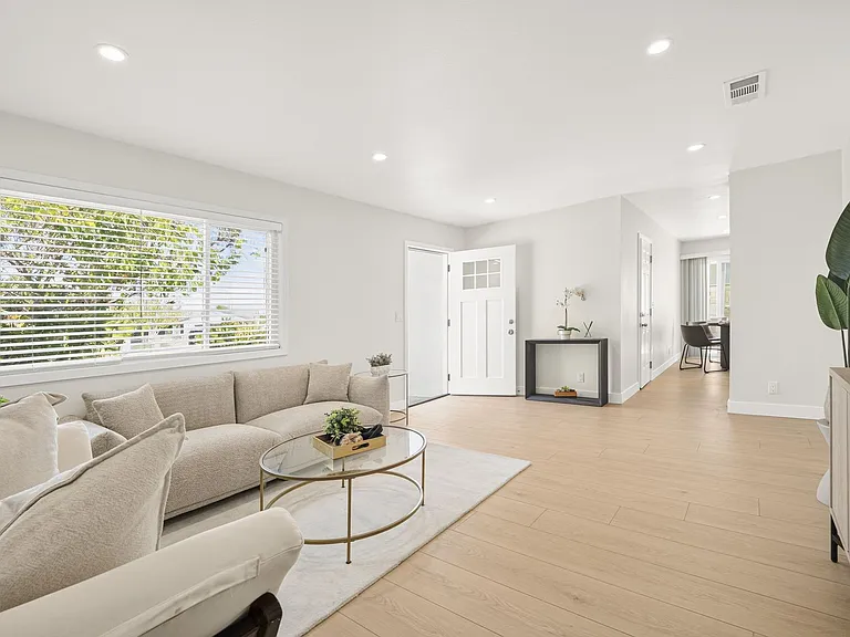 4141 E Addington Cir — Photo 2