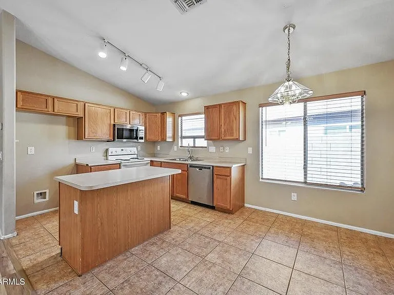 10930 W Wilshire Dr — Photo 24