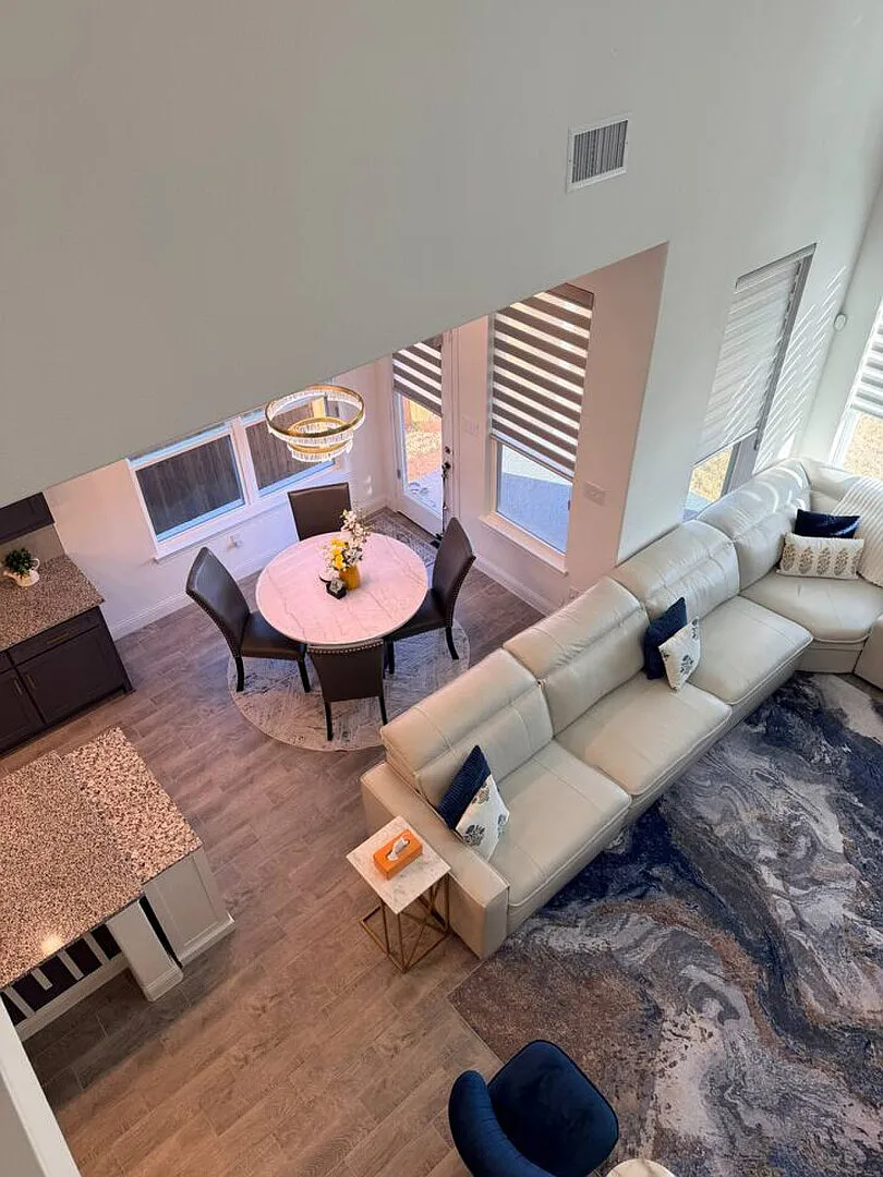 Premium 4BR Family Retreat Elegant Living — Photo 2