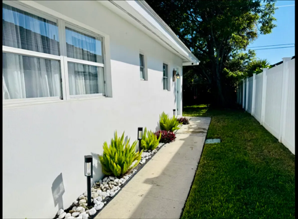2 bed, 1000 sqft, $2,200 — Photo 3